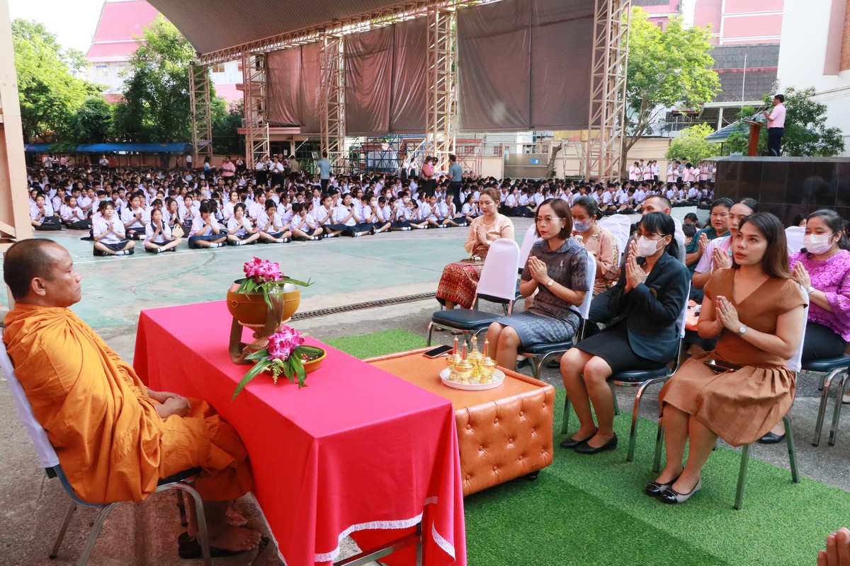 You are currently viewing กิจกรรมทำบุญตักบาตร